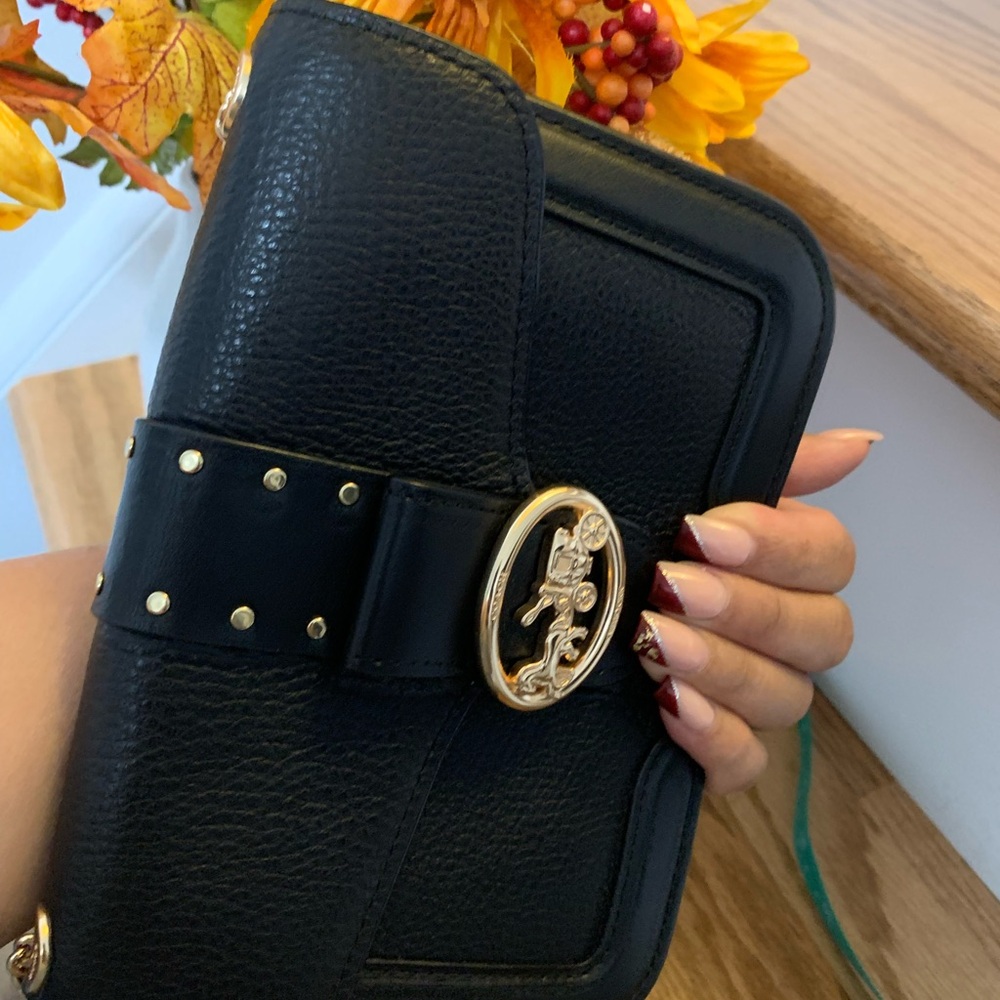 Elegant black COACH authentic Clutch gold Chain Strap